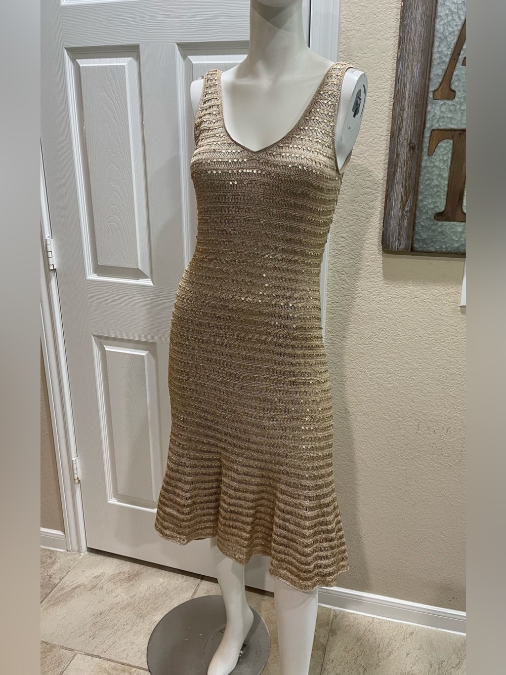 Carmen Marc Valvo Gold Sequin V-Neck Knit Midi Dress Size Small